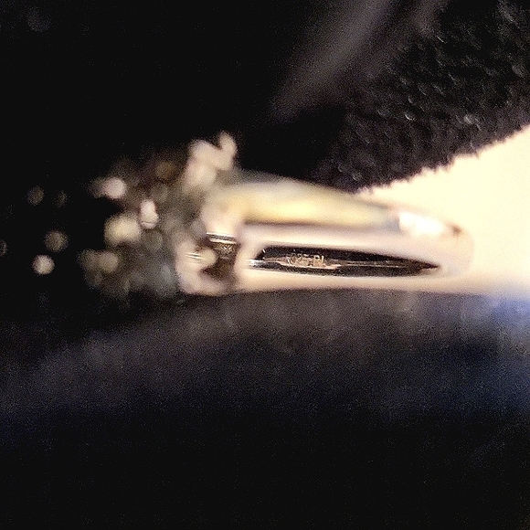 1 Carat White & Black Diamond Teardrop Ring - Picture 5 of 7